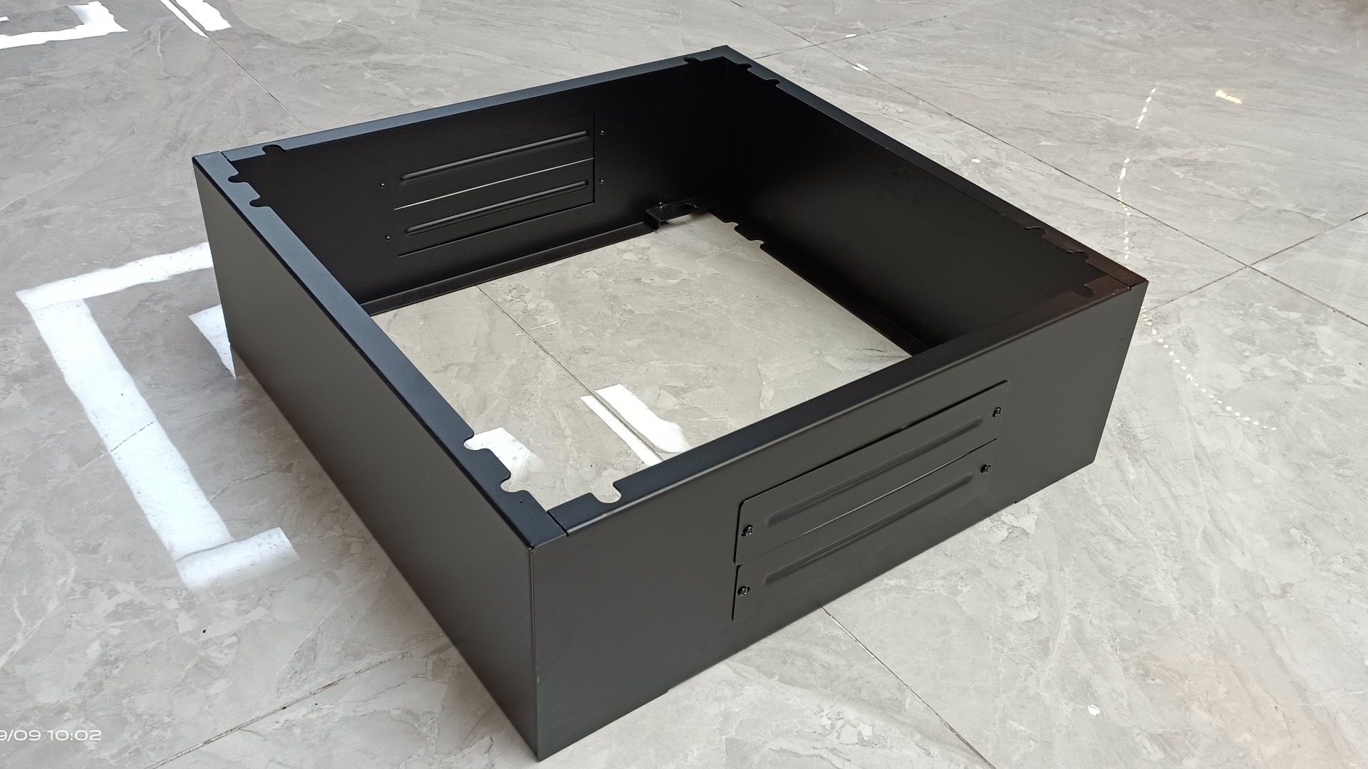 深圳機(jī)柜廠家給您介紹機(jī)柜底座用途