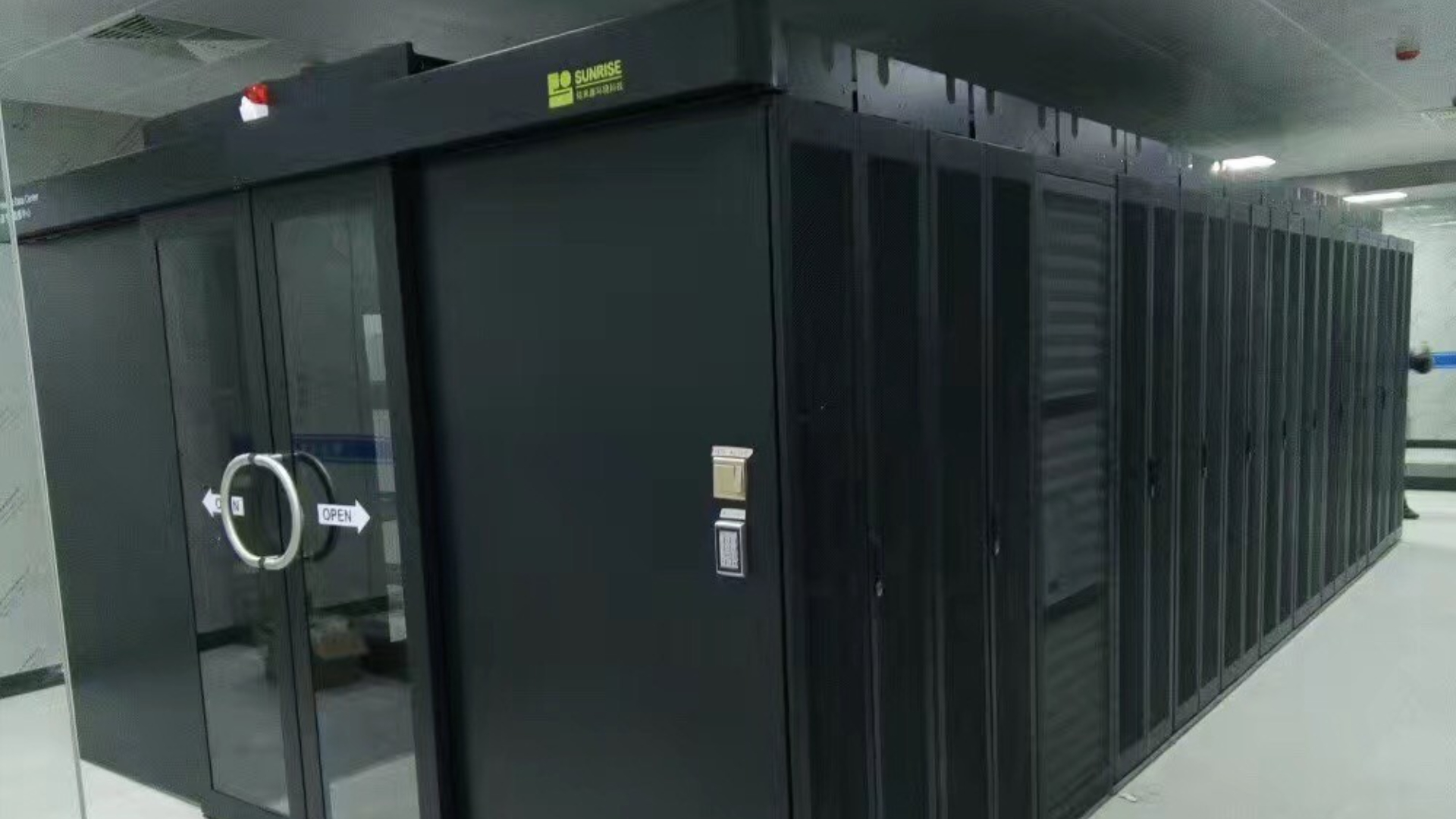 數(shù)據(jù)中心機房應(yīng)該如何布線？機柜綜合布線方法詳解