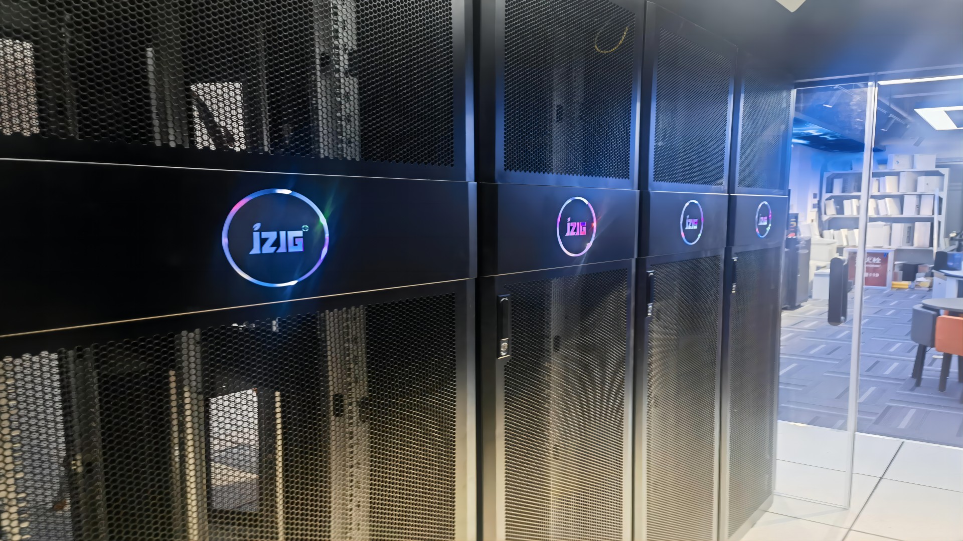 精致機柜廠家淺談網(wǎng)絡(luò)機柜的用途