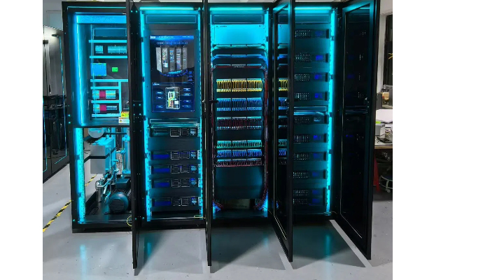 為什么精致機柜是數據中心與工業(yè)應用的可靠之選？揭秘20年大廠的硬核實力